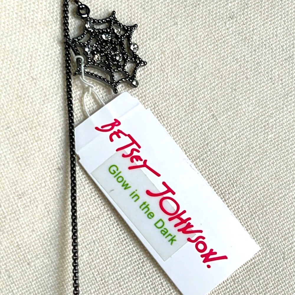 Betsey Johnson Skeleton Necklace NWT Glow In The Dark with Self Adjusting Slider - Picture 6 of 10